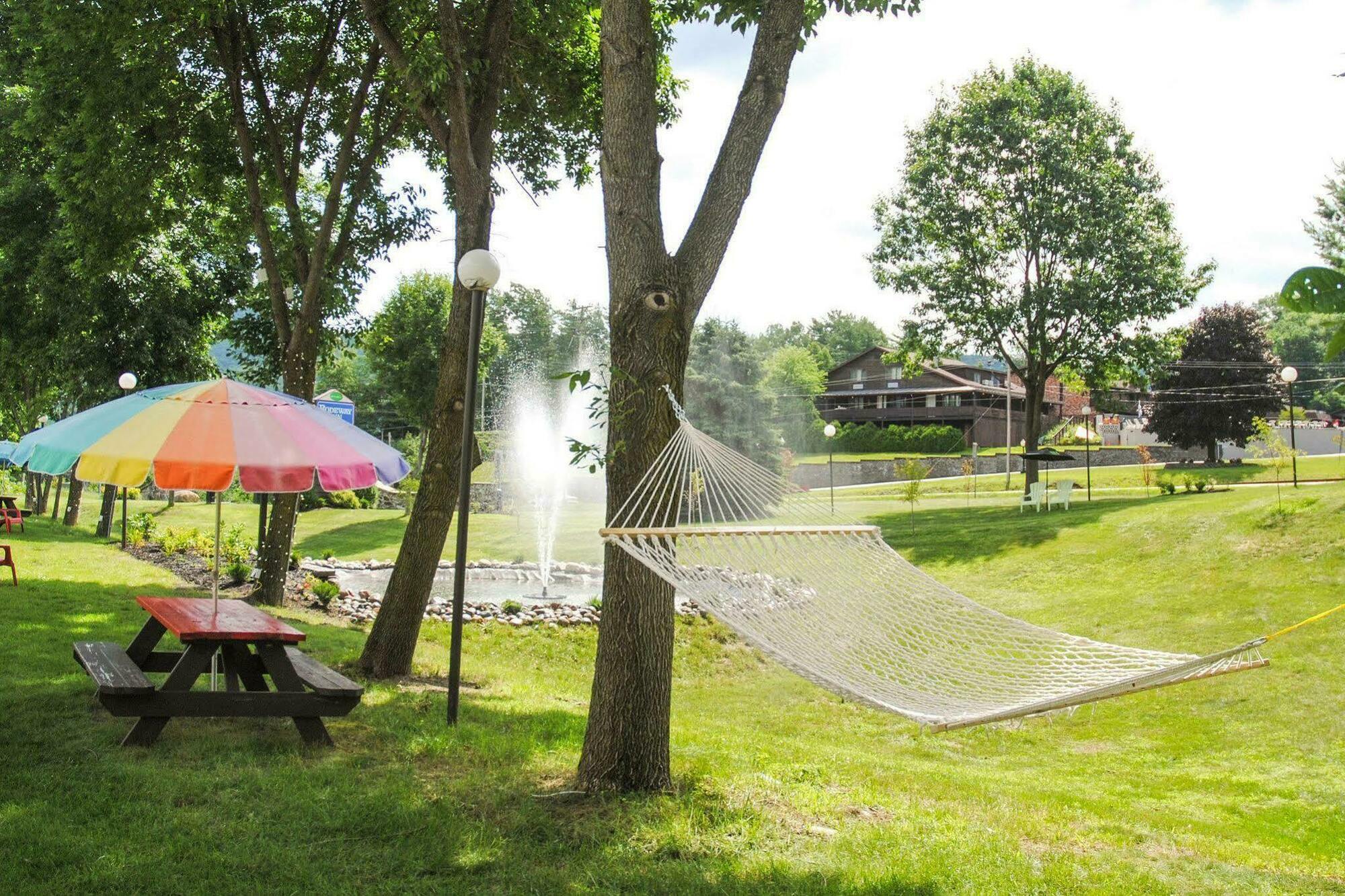 Rodeway Inn Springhills Lake George Exteriör bild